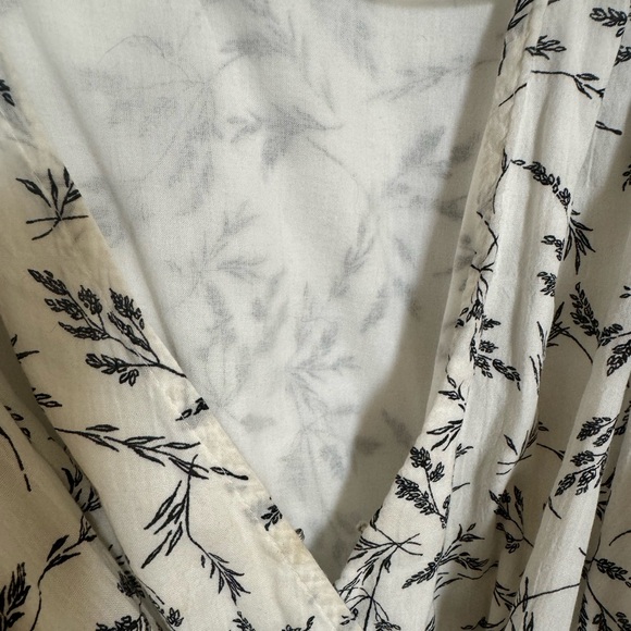 Ruffle Sleeve Wrap Dress - Picture 6 of 7